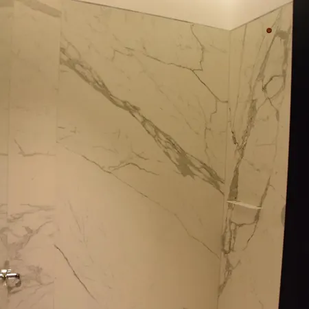 Unik ホテル Selitë e Vogël