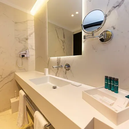 Unik ホテル Selitë e Vogël