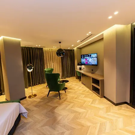 Unik 4* Tirana
